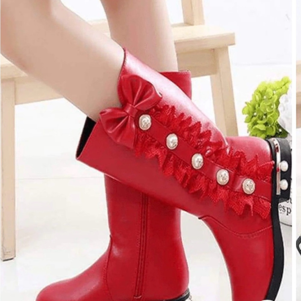 Girl red boots size 35
Size chart included
Fits like a girls 2